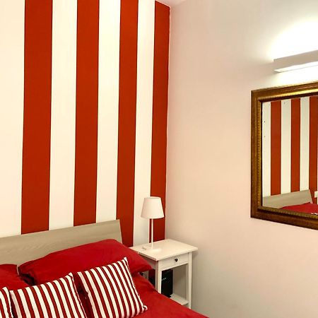 Casa Giulia, Nuovo Appartamento In Centro! Νάπολη Εξωτερικό φωτογραφία