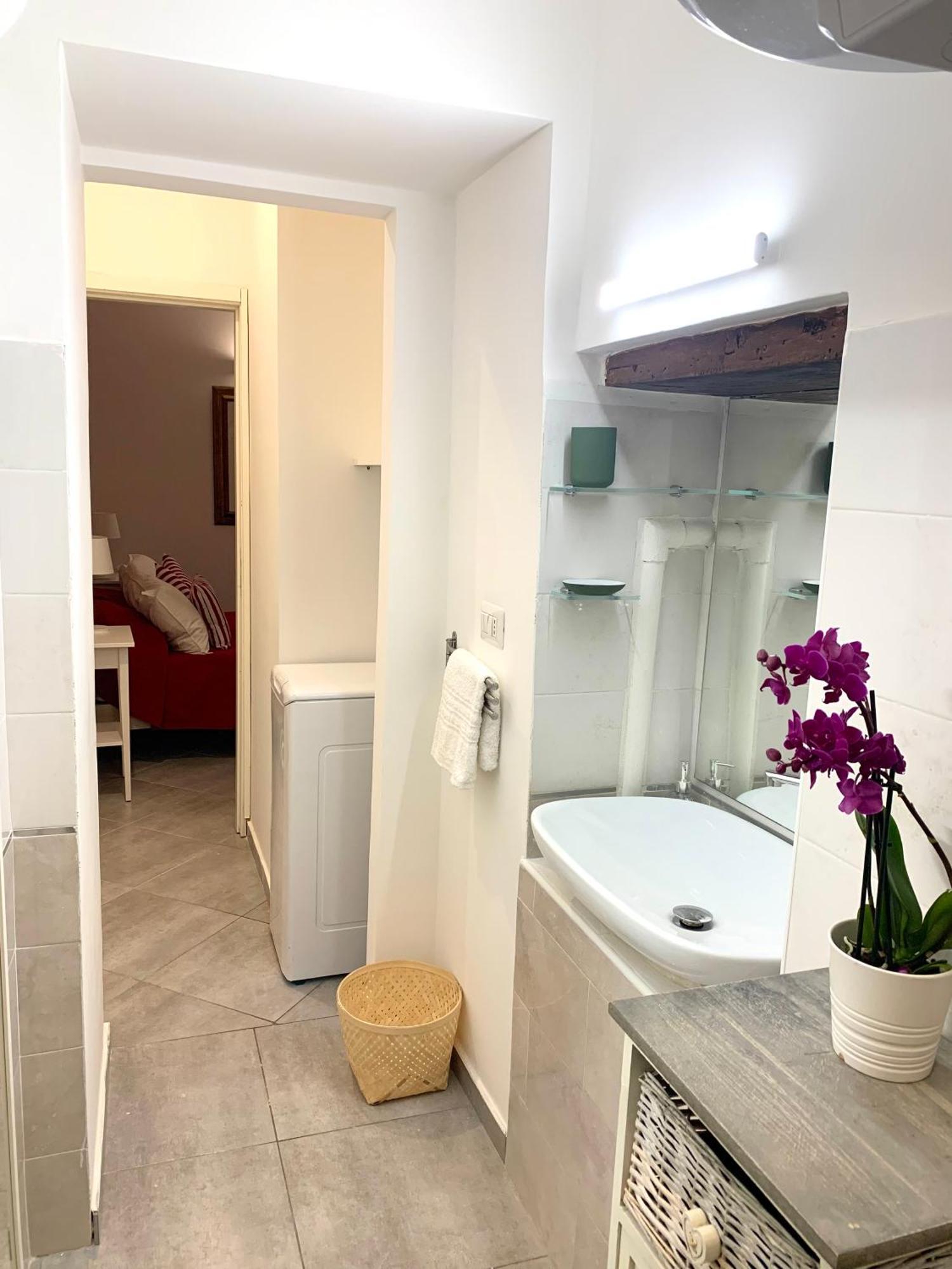 Casa Giulia, Nuovo Appartamento In Centro! Νάπολη Εξωτερικό φωτογραφία