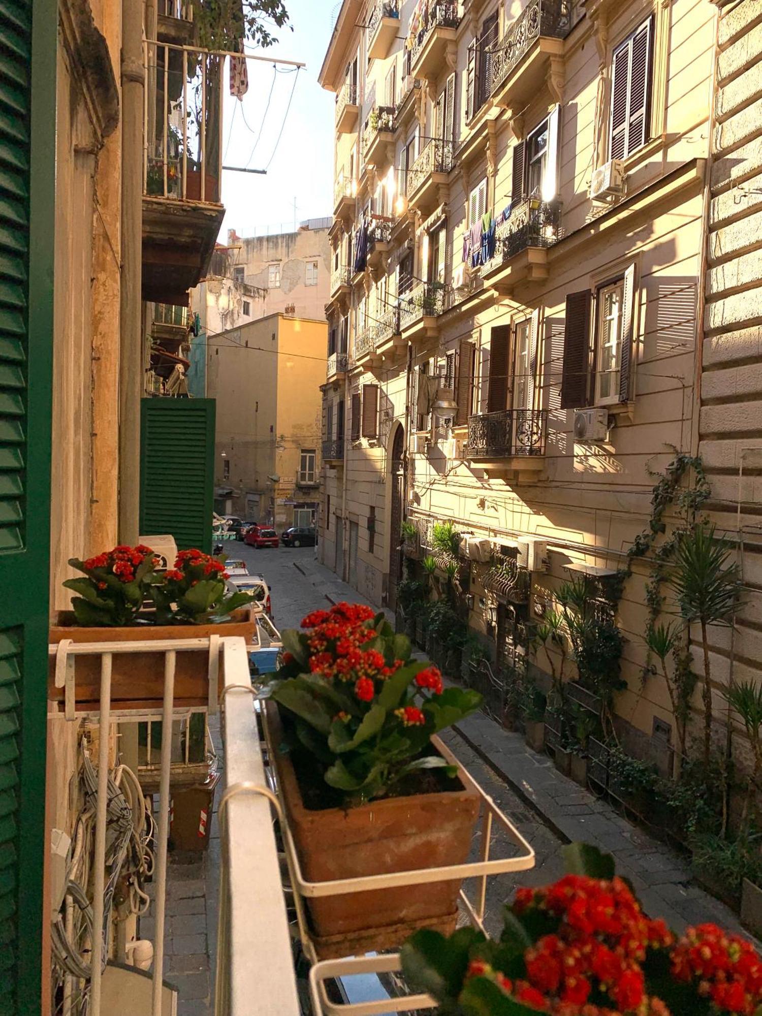 Casa Giulia, Nuovo Appartamento In Centro! Νάπολη Εξωτερικό φωτογραφία