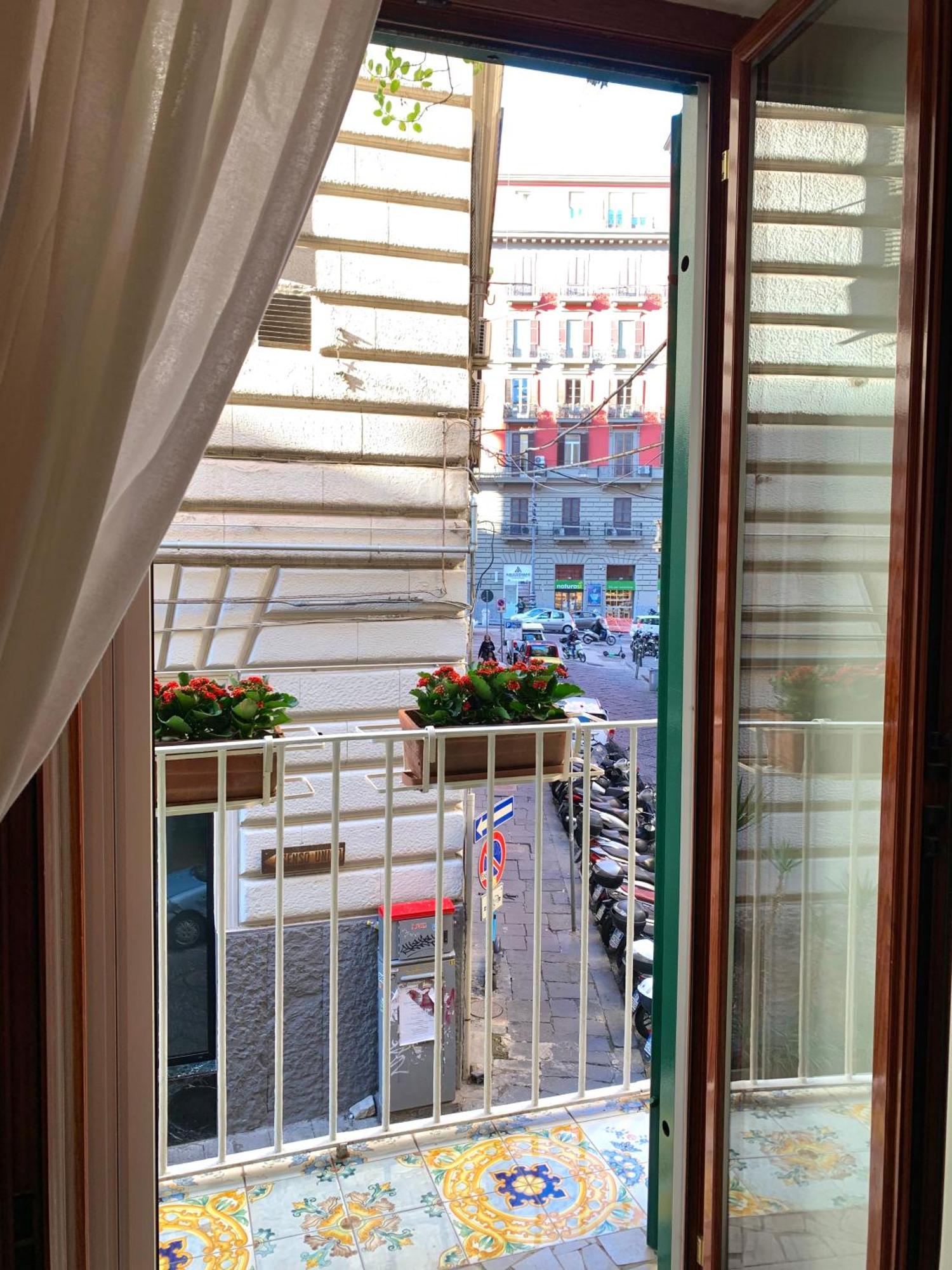 Casa Giulia, Nuovo Appartamento In Centro! Νάπολη Εξωτερικό φωτογραφία