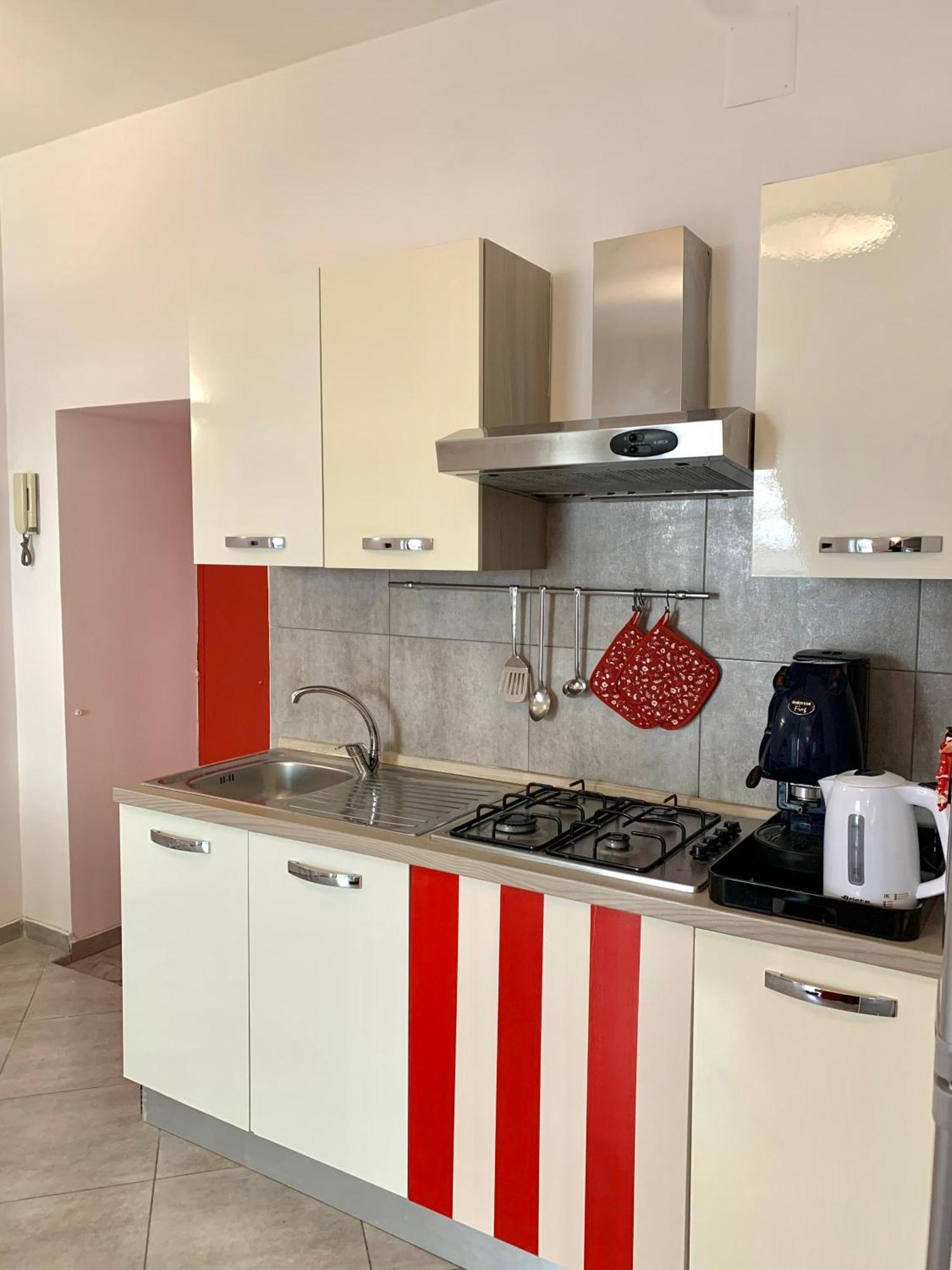 Casa Giulia, Nuovo Appartamento In Centro! Νάπολη Εξωτερικό φωτογραφία