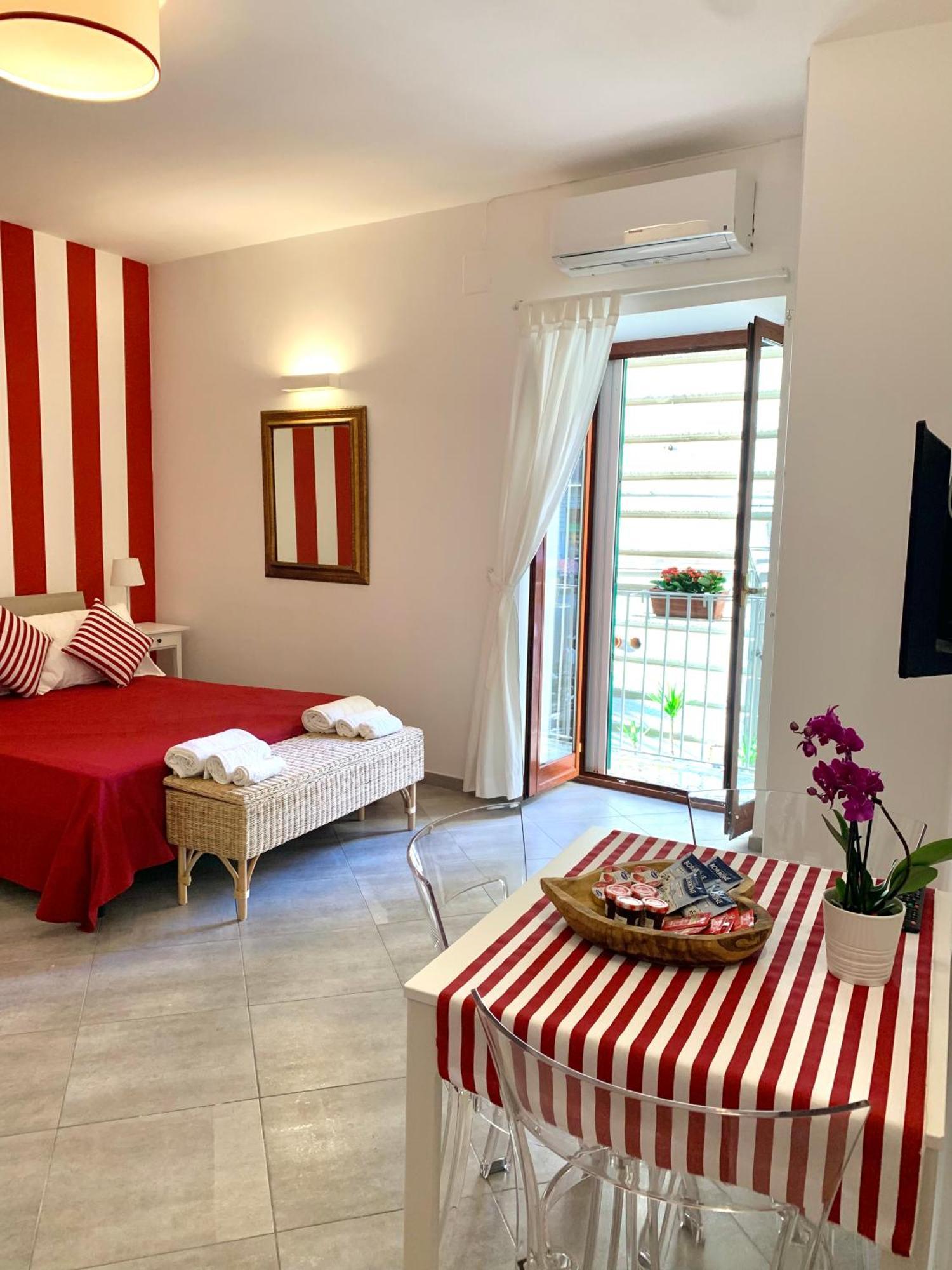 Casa Giulia, Nuovo Appartamento In Centro! Νάπολη Εξωτερικό φωτογραφία